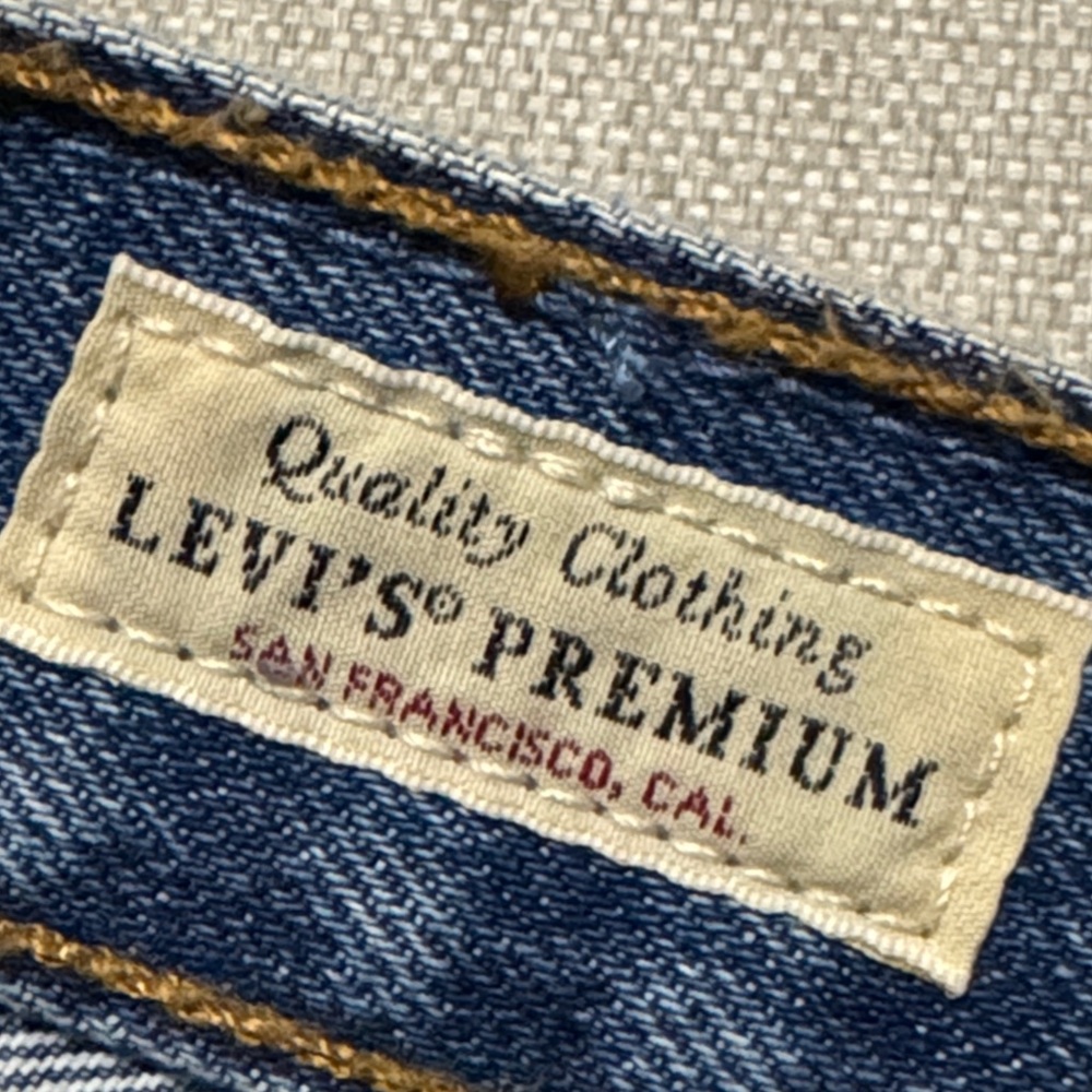Levi’s 501 ButtonFly Denim Shorts-Sz 26-Distressed Raw Hem-EUC-100% Cotton - Picture 9 of 12